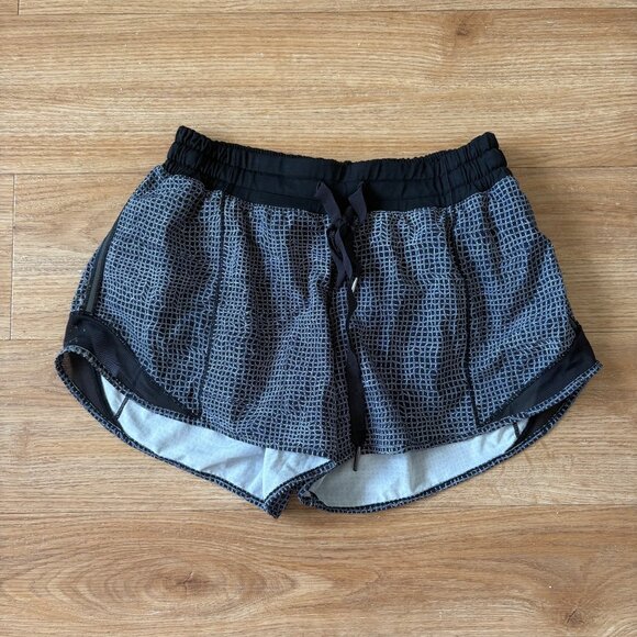 Lululemon Athletic Hotty Hot Low Rise Lined Shorts Black White Women’s Size 6 - Picture 1 of 8